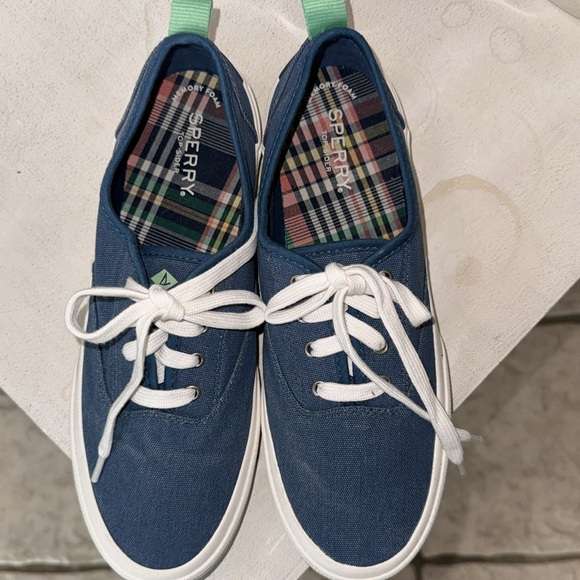NWOT, Sperry crest vibe denim sneaker boat shoes. - Picture 3 of 7